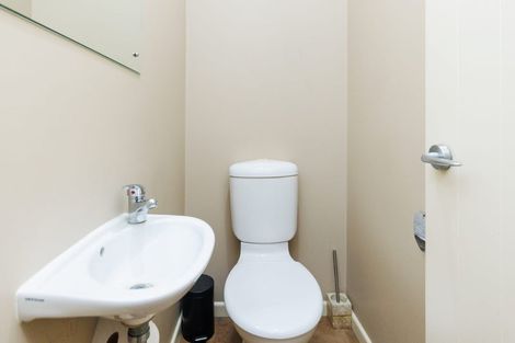 Photo of property in 5 The Oaks, Awapuni, Palmerston North, 4412