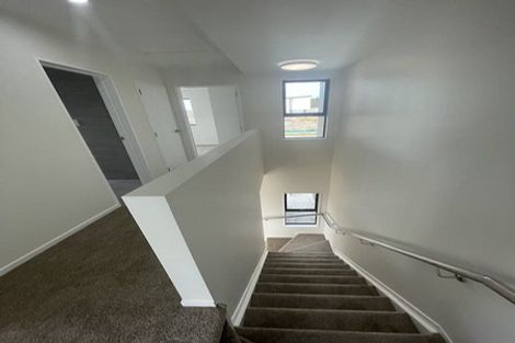 Photo of property in 9a Crestview Rise, Papakura, 2110