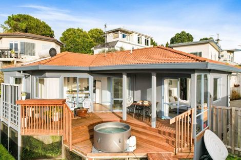 Photo of property in 2/87 Island Bay Road, Beach Haven, Auckland, 0626