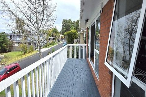Photo of property in 19 James Evans Drive, Northcote, Auckland, 0627