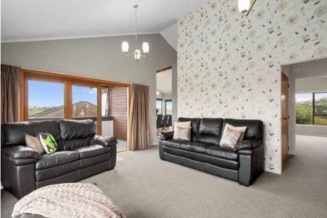 Photo of property in 19 Halladale Road, Papakowhai, Porirua, 5024