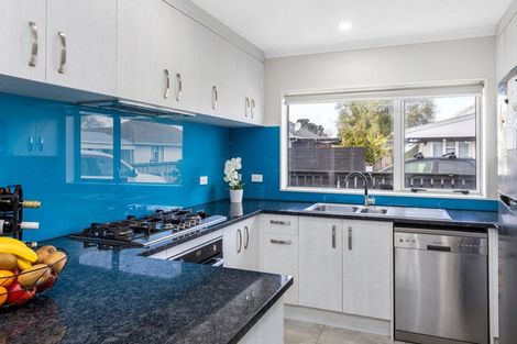 Photo of property in 16 Dolbel Place, Mangere East, Auckland, 2024