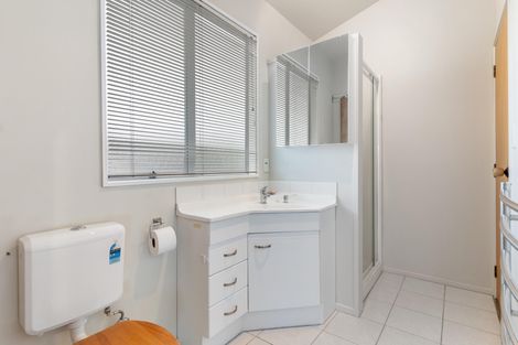 Photo of property in 14 Seaglen Place, Botany Downs, Auckland, 2010