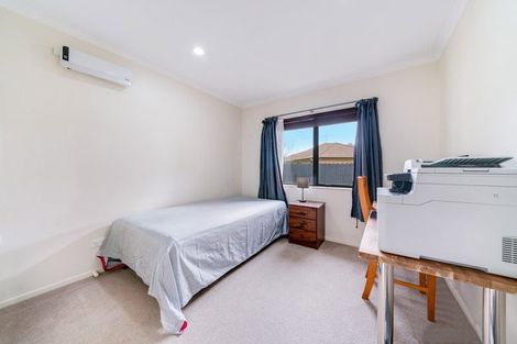 Photo of property in 8 Morewa Place, Takanini, 2112