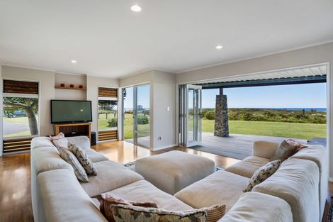 Photo of property in 12 Tuna Place, Whiritoa, Whangamata, 3691