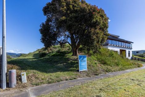 Photo of property in 39 Hicks Crescent, Waikanae Beach, Waikanae, 5036