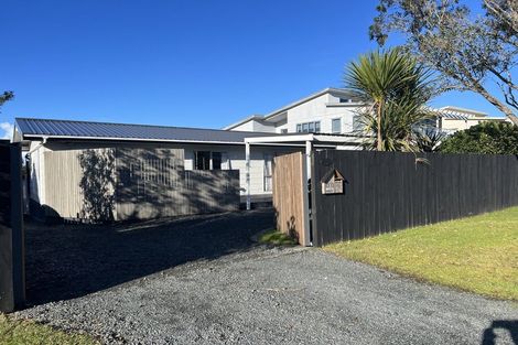Photo of property in 1373 Whangaparaoa Road, Army Bay, Whangaparaoa, 0930