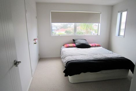 Photo of property in 10a Fraser Road, Narrow Neck, Auckland, 0624