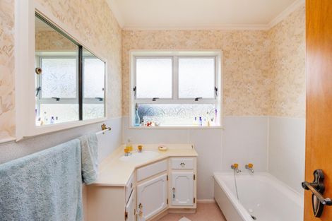 Photo of property in 18 Caulfield Place, Awapuni, Palmerston North, 4412