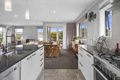 Photo of property in 43 Lakeside Terrace, Omokoroa, 3114