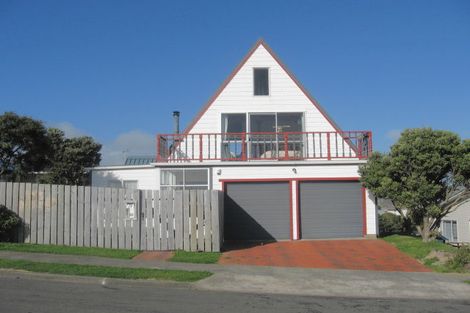 Photo of property in 19 Humphreys Grove, Titahi Bay, Porirua, 5022