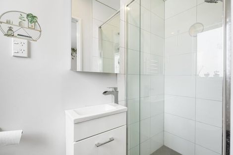 Photo of property in 5/11 Ray Small Drive, Papakura, 2110