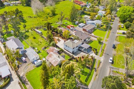 Photo of property in 18 Grassmere Road, Henderson Valley, Auckland, 0612