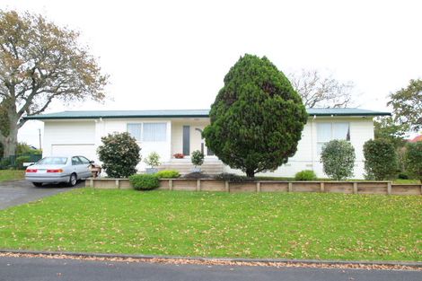 Photo of property in 6 Luplau Crescent, Cockle Bay, Auckland, 2014