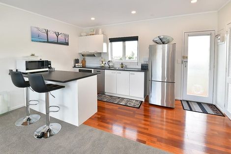 Photo of property in 6/18 Parr Terrace, Castor Bay, Auckland, 0620