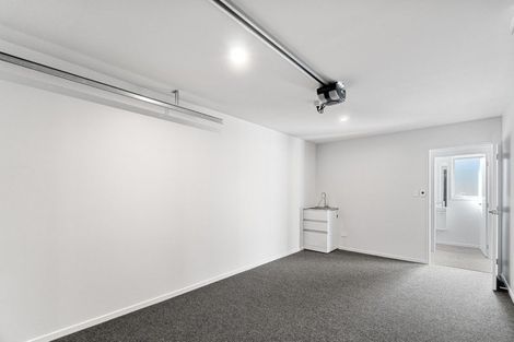 Photo of property in 5 Selkirk Lane, Hamilton Lake, Hamilton, 3204