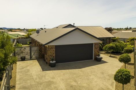 Photo of property in 17 Consort Close, Paraparaumu Beach, Paraparaumu, 5032