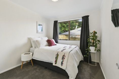 Photo of property in 5 Ladbrooke Drive, Newlands, Wellington, 6037