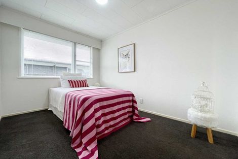 Photo of property in 15 Kensington Place, Fairfield, Hamilton, 3214