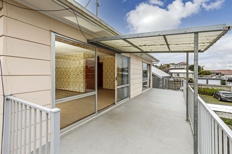 Photo of property in 63 Red Beach Road, Red Beach, 0932