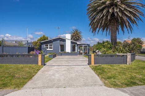 Photo of property in 186 Manly Street, Paraparaumu Beach, Paraparaumu, 5032