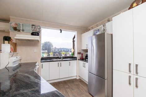 Photo of property in 5 Parfitt Place, Ngatea, 3503