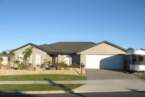 Photo of property in 18 Belfry Place, Wattle Downs, Auckland, 2103