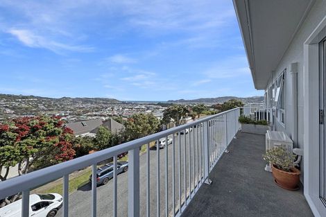 Photo of property in 6/32 Akaroa Drive, Maupuia, Wellington, 6022
