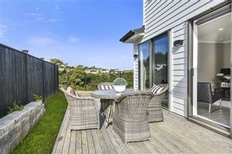 Photo of property in 5 Taraire Place, Orewa, 0931