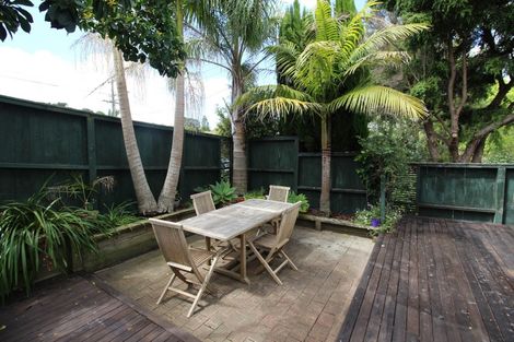 Photo of property in 25a Belle Vue Avenue, Northcote Point, Auckland, 0627