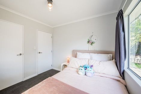 Photo of property in 32 Guildford Drive, Paraparaumu, 5032