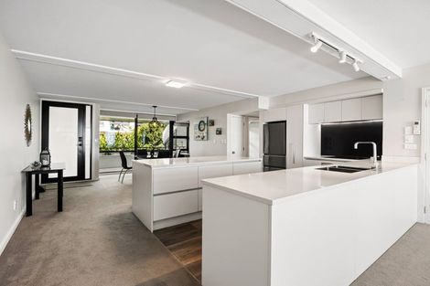 Photo of property in 3/10 Marine Parade, Mount Maunganui, 3116