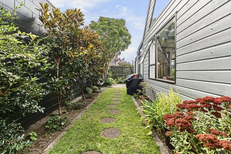Photo of property in 9a Tamati Place, Merrilands, New Plymouth, 4312