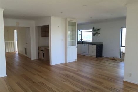 Photo of property in 73 Dress Circle, Newlands, Wellington, 6037