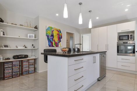 Photo of property in 8 Maria Tini Drive, Papamoa Beach, Papamoa, 3118