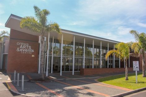 Photo of property in 35 Sunnyheights Road, Orewa, 0931