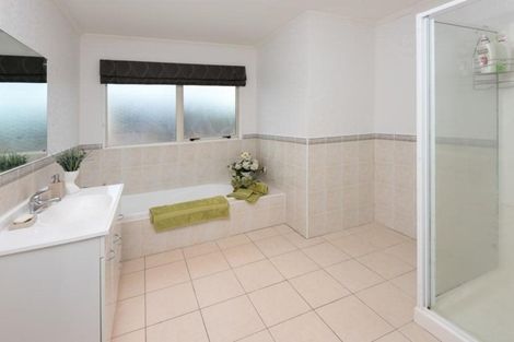 Photo of property in 22 Attymon Lane, East Tamaki, Auckland, 2016