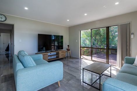 Photo of property in 1/13 Martin Place, Kelston, Auckland, 0602