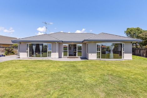 Photo of property in 10 Glen Loch Place, Paraparaumu, 5032