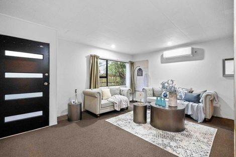 Photo of property in 2/17 Anglers Way, Wattle Downs, Auckland, 2102
