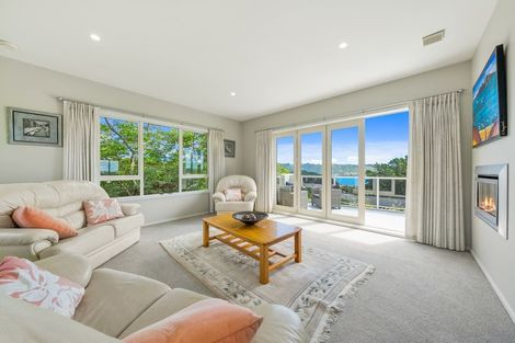 Photo of property in 38 Aspiring Terrace, Aotea, Porirua, 5024