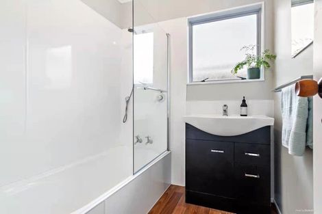 Photo of property in 1/12 Brookfield Road, Te Atatu Peninsula, Auckland, 0610