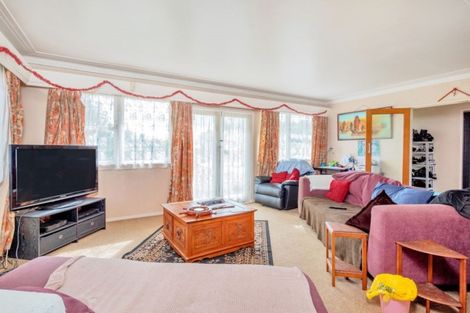 Photo of property in 15 Trentham Road, Papakura, 2110