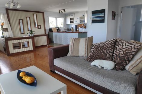 Photo of property in 114 Pacific Parade, Army Bay, Whangaparaoa, 0930