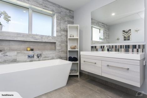 Photo of property in 32 Mike Smith Drive, Cambridge, 3434