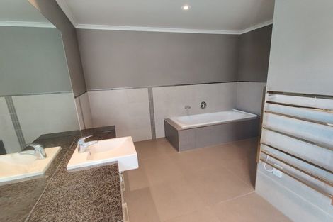 Photo of property in 52 Mission Heights Drive, Flat Bush, Auckland, 2016