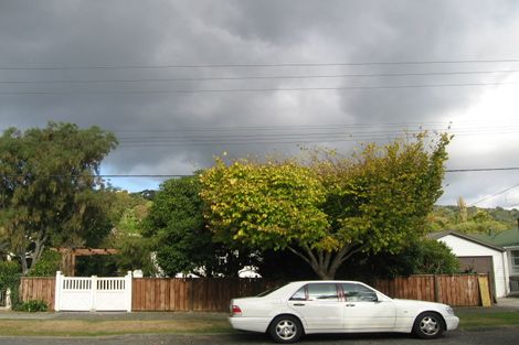 Photo of property in 5 Heretaunga Square, Silverstream, Upper Hutt, 5019