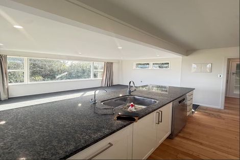 Photo of property in 5 Tiri Road, Manly, Whangaparaoa, 0930