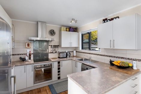 Photo of property in 3 Waipounamu Drive, Kelson, Lower Hutt, 5010