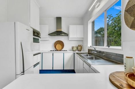 Photo of property in 3b Hunter Place, Merrilands, New Plymouth, 4312